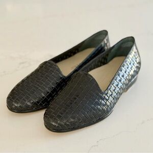 Trotters Liz Navy Woven Leather Flats 7W